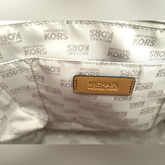 Michael Kors Large Jet Set Tote with Gold Python Embossing - Picture 11 of 15